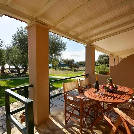 Renata & - Beachfront, Large Garden & Free Parking *
