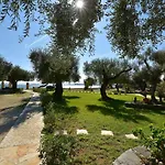 Apartamento Renata & - Beachfront, Large Garden & Free Parking Barbati