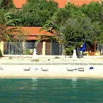 Apartamento Renata & - Beachfront, Large Garden & Free Parking Barbati