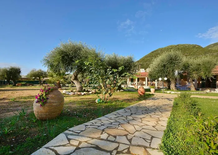 Appartamento Renata & - Beachfront, Large Garden & Free Parking *