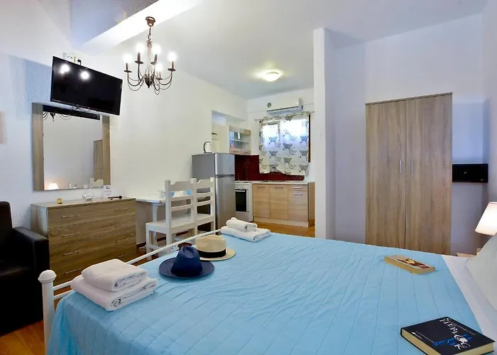 Appartamento Renata & - Beachfront, Large Garden & Free Parking Barbati