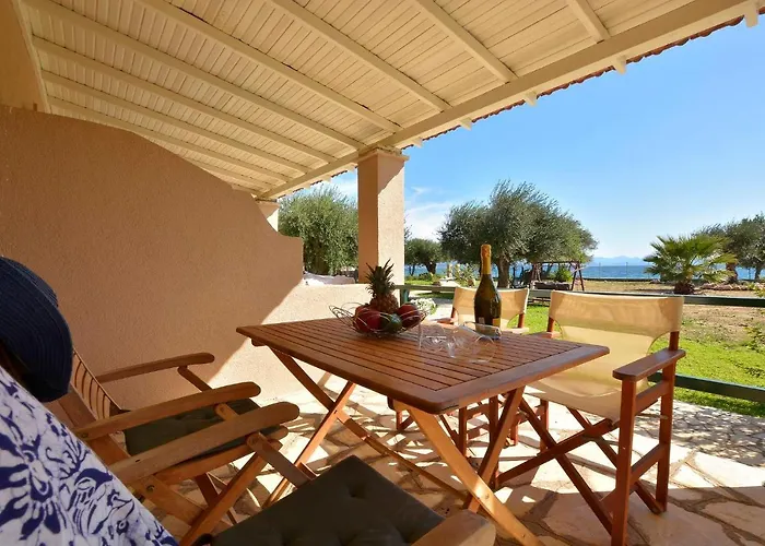 Renata & - Beachfront, Large Garden & Free Parking *