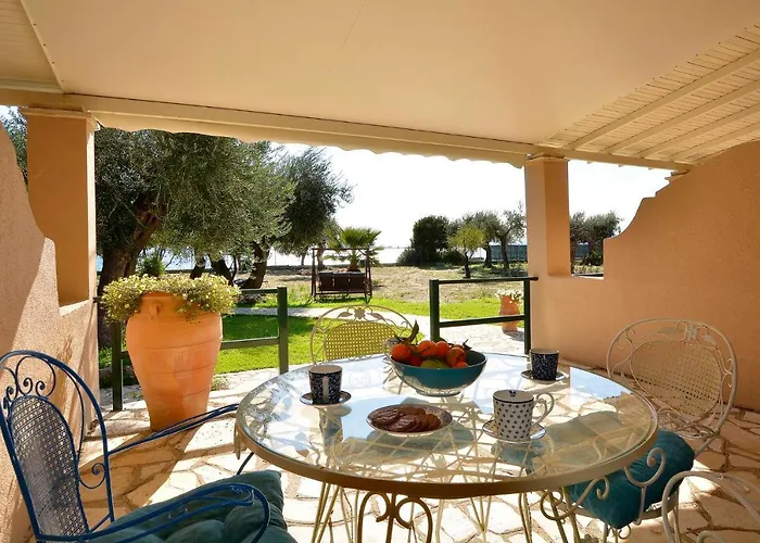 Renata & - Beachfront, Large Garden & Free Parking Appartamento Barbati