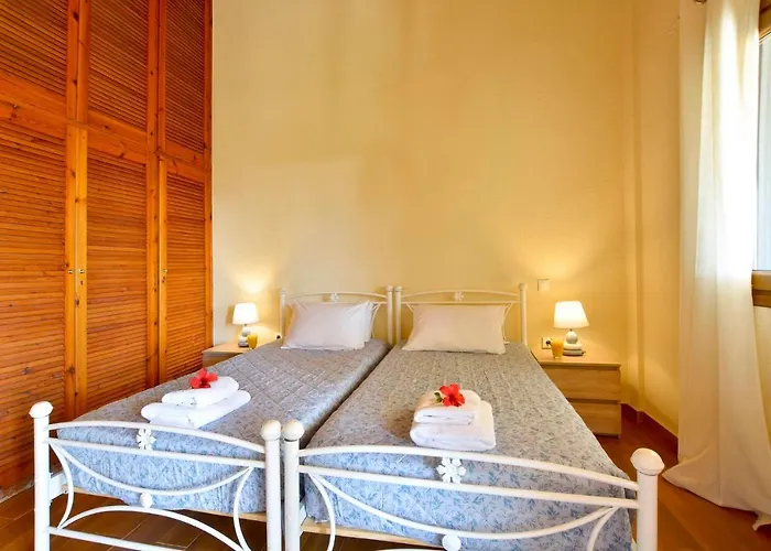 Renata & - Beachfront, Large Garden & Free Parking *