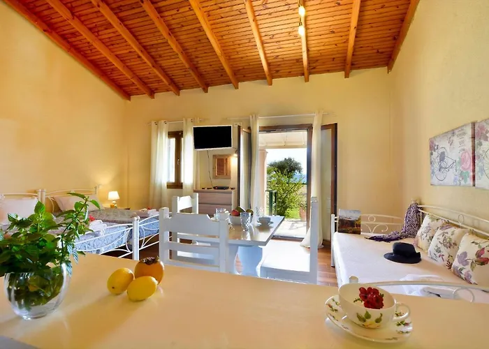 Appartamento Renata & - Beachfront, Large Garden & Free Parking
