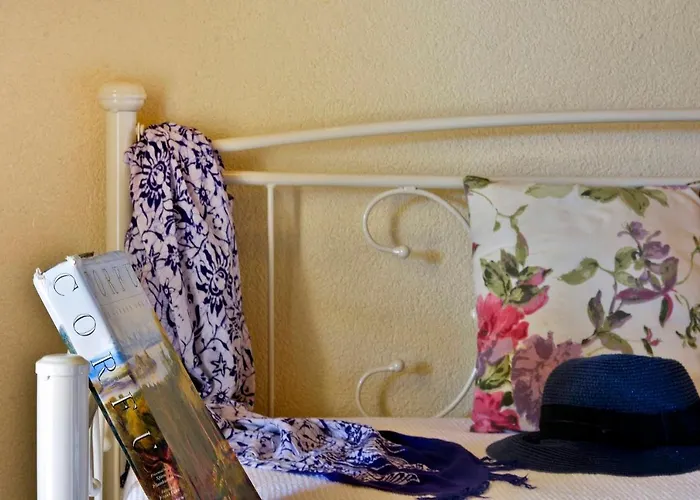 Renata & - Beachfront, Large Garden & Free Parking *