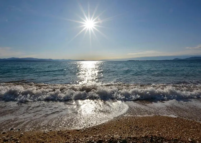 Renata & - Beachfront, Large Garden & Free Parking * Barbati