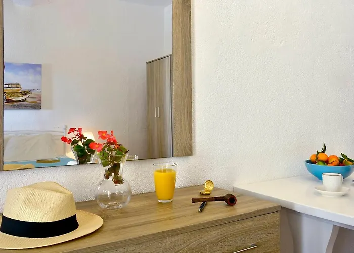 Renata & - Beachfront, Large Garden & Free Parking Appartamento *