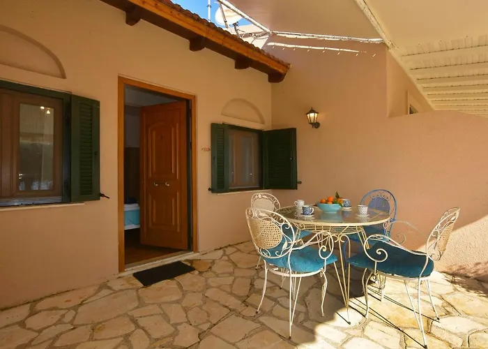 Appartamento Renata & - Beachfront, Large Garden & Free Parking Barbati