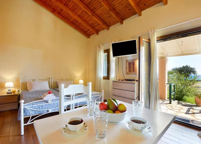 Renata & - Beachfront, Large Garden & Free Parking Appartamento *