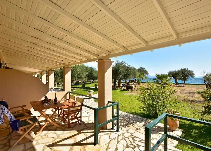 Appartamento Renata & - Beachfront, Large Garden & Free Parking *