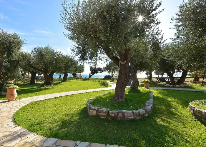 Appartamento Renata & - Beachfront, Large Garden & Free Parking *