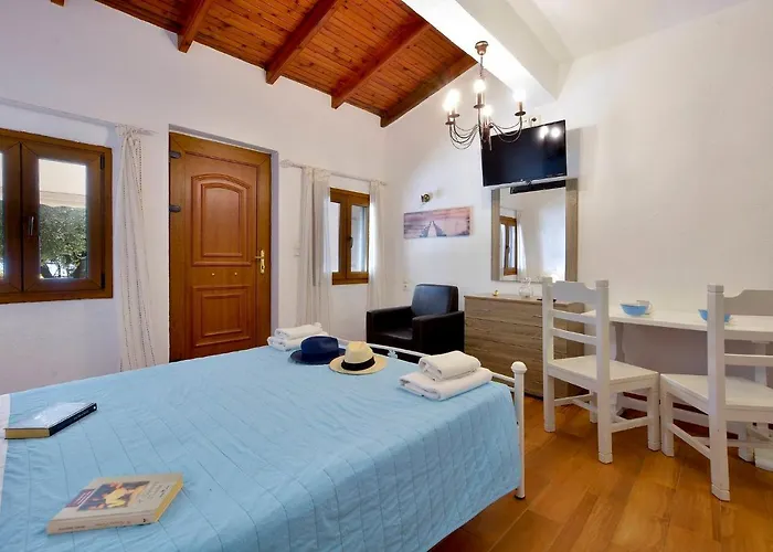 Appartamento Renata & - Beachfront, Large Garden & Free Parking *