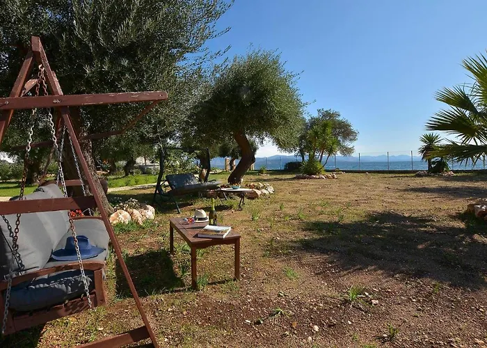Renata & - Beachfront, Large Garden & Free Parking Appartamento