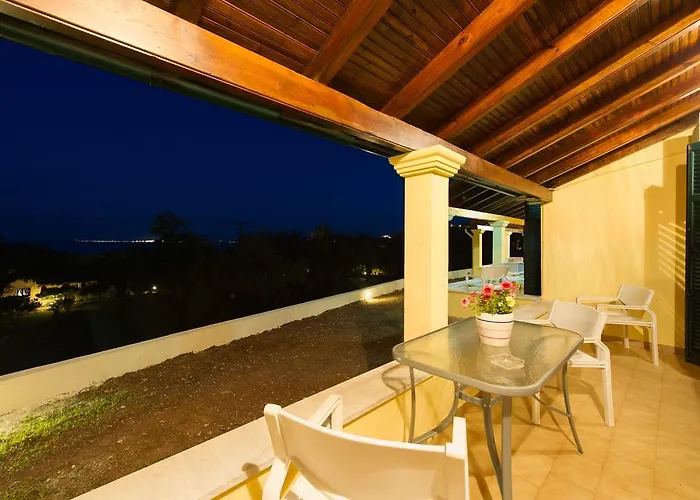 Renata & - Beachfront, Large Garden & Free Parking