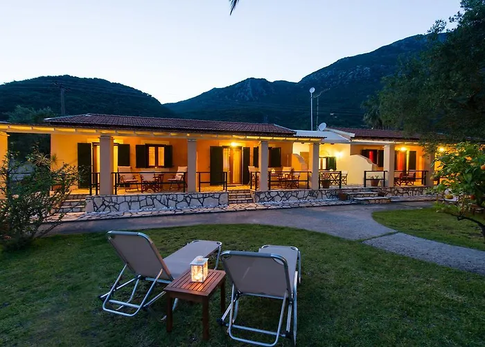 Appartamento Renata & - Beachfront, Large Garden & Free Parking *