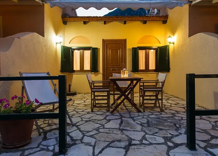 Renata & - Beachfront, Large Garden & Free Parking Barbati