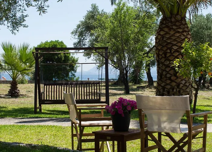 Appartamento Renata & - Beachfront, Large Garden & Free Parking
