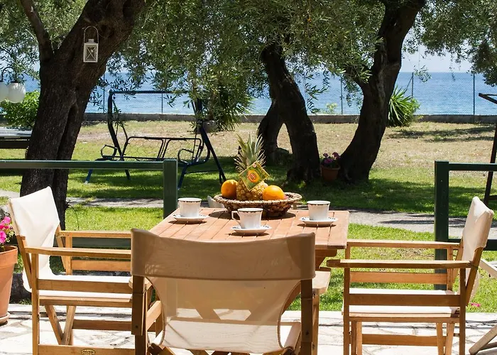 Appartamento Renata & - Beachfront, Large Garden & Free Parking *