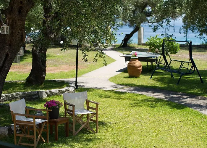 Appartamento Renata & - Beachfront, Large Garden & Free Parking *