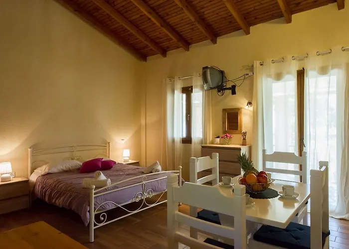 Renata & - Beachfront, Large Garden & Free Parking Barbati