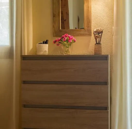 Appartamento Renata & - Beachfront, Large Garden & Free Parking *
