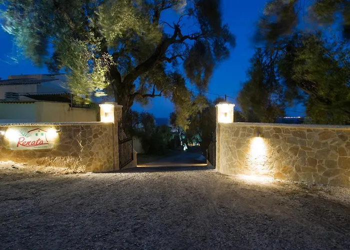 Renata & - Beachfront, Large Garden & Free Parking Barbati
