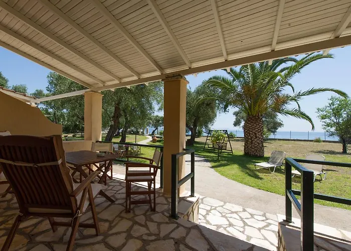 Appartamento Renata & - Beachfront, Large Garden & Free Parking