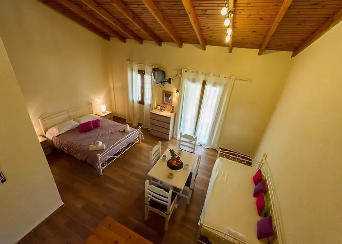 Renata & - Beachfront, Large Garden & Free Parking *