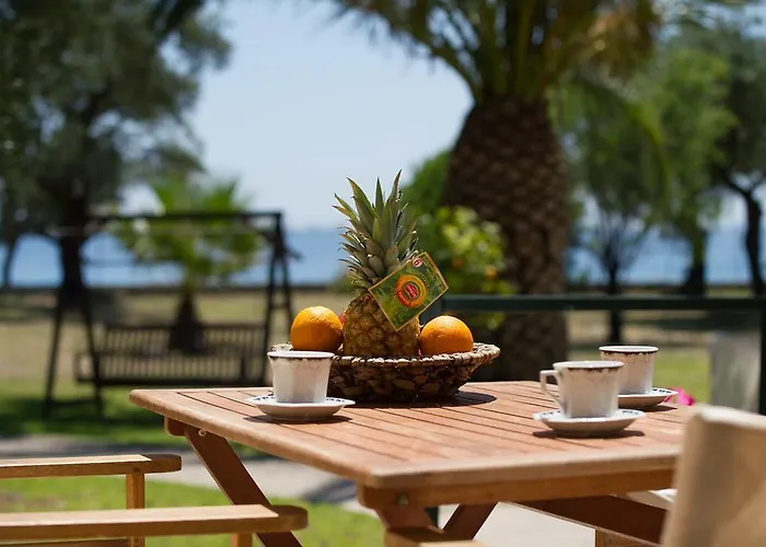 Renata & - Beachfront, Large Garden & Free Parking Appartamento *