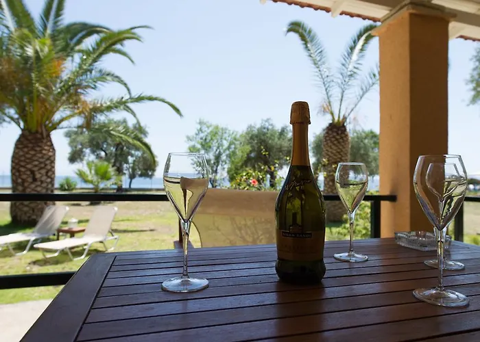 Renata & - Beachfront, Large Garden & Free Parking * Barbati