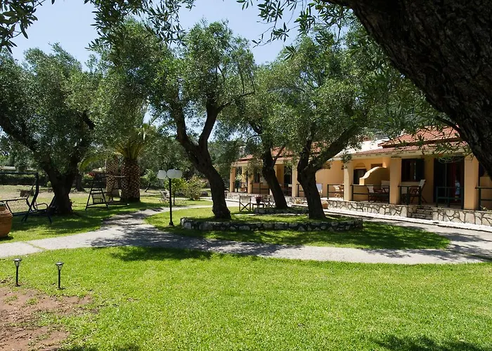 Renata & - Beachfront, Large Garden & Free Parking Barbati