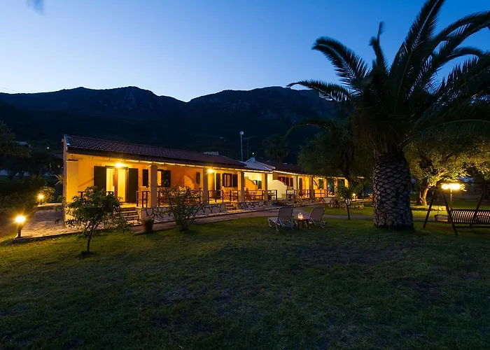 Renata & - Beachfront, Large Garden & Free Parking Apartament