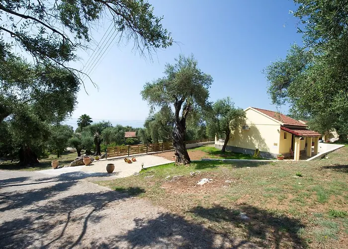 Renata & - Beachfront, Large Garden & Free Parking *