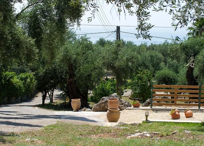 Renata & - Beachfront, Large Garden & Free Parking * Barbati