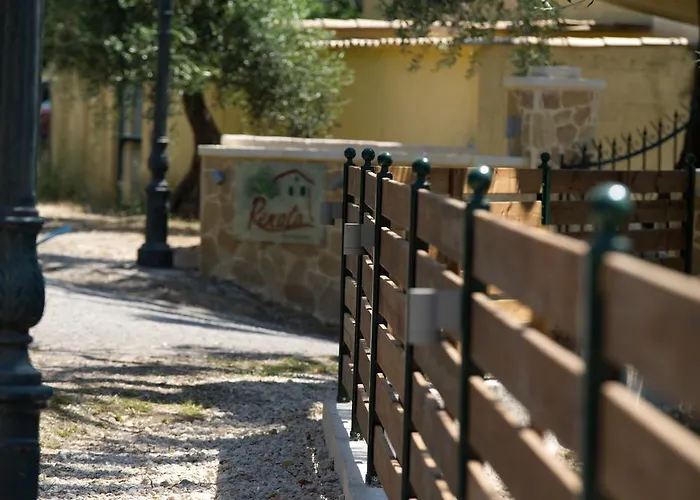 Renata & - Beachfront, Large Garden & Free Parking Barbati