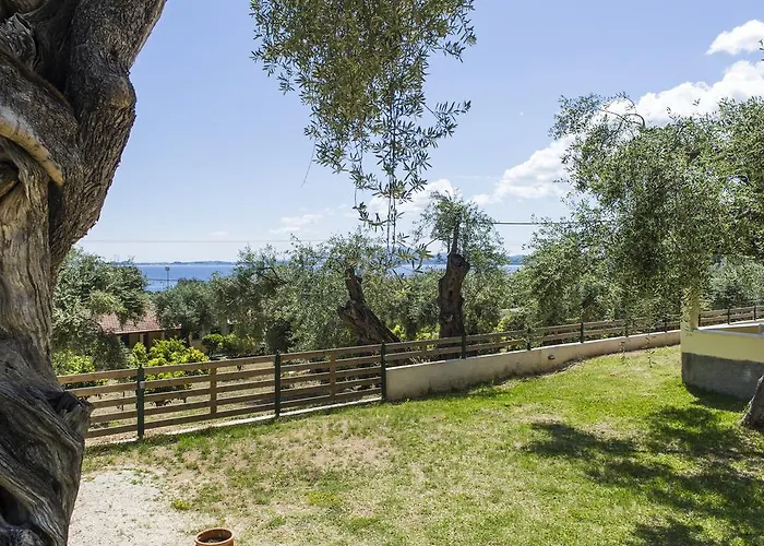 Appartamento Renata & - Beachfront, Large Garden & Free Parking Barbati