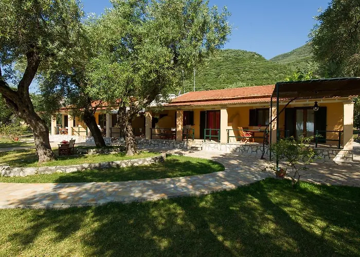 Renata & - Beachfront, Large Garden & Free Parking Barbati