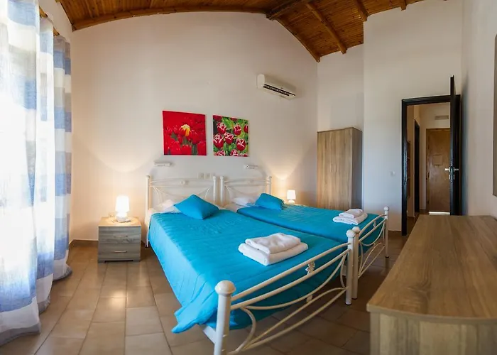 Renata & - Beachfront, Large Garden & Free Parking Appartamento