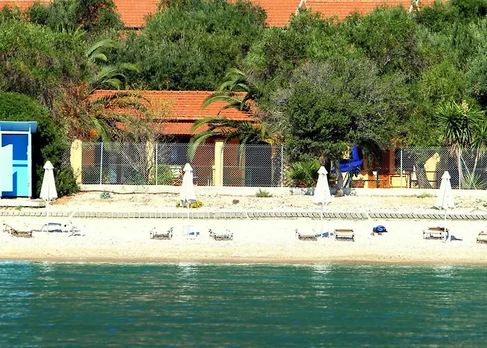 Appartamento Renata & - Beachfront, Large Garden & Free Parking Barbati