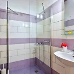 Appartement Renata Rooms&studios - Beachfront, Large Garden&free Parking