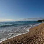 Renata Rooms&studios - Beachfront, Large Garden&free Parking Appartement *