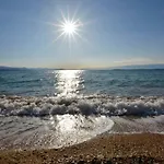 Renata & - Beachfront, Large Garden & Free Parking * Барбати