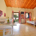 Renata & - Beachfront, Large Garden & Free Parking