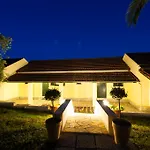 Апартаменты Renata & - Beachfront, Large Garden & Free Parking