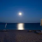 Appartement Renata Rooms&studios - Beachfront, Large Garden&free Parking *