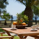 Renata Rooms&studios - Beachfront, Large Garden&free Parking Appartement *