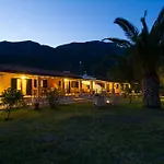Renata & - Beachfront, Large Garden & Free Parking Апартаменты