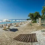 Апартаменты Renata & - Beachfront, Large Garden & Free Parking *