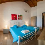 Renata Rooms&studios - Beachfront, Large Garden&free Parking Appartement